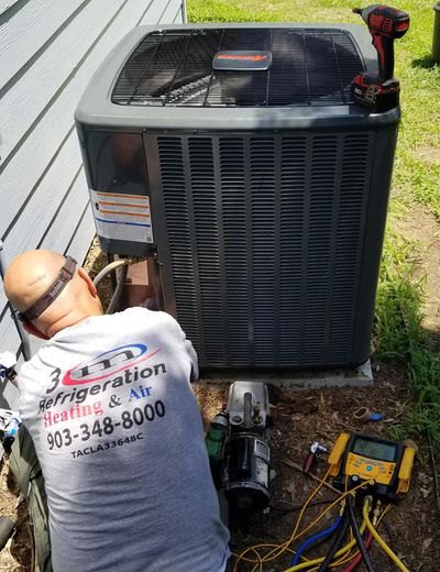 3M Refrigeration technician servicing AC unit